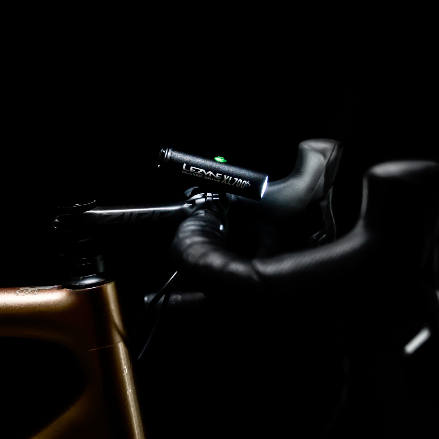 Sideview of the CLASSIC DRIVE XL 700+ LED front bike light mounted on road bike handlebars, 700 lumens, bright beam, USB-C fast charging.
