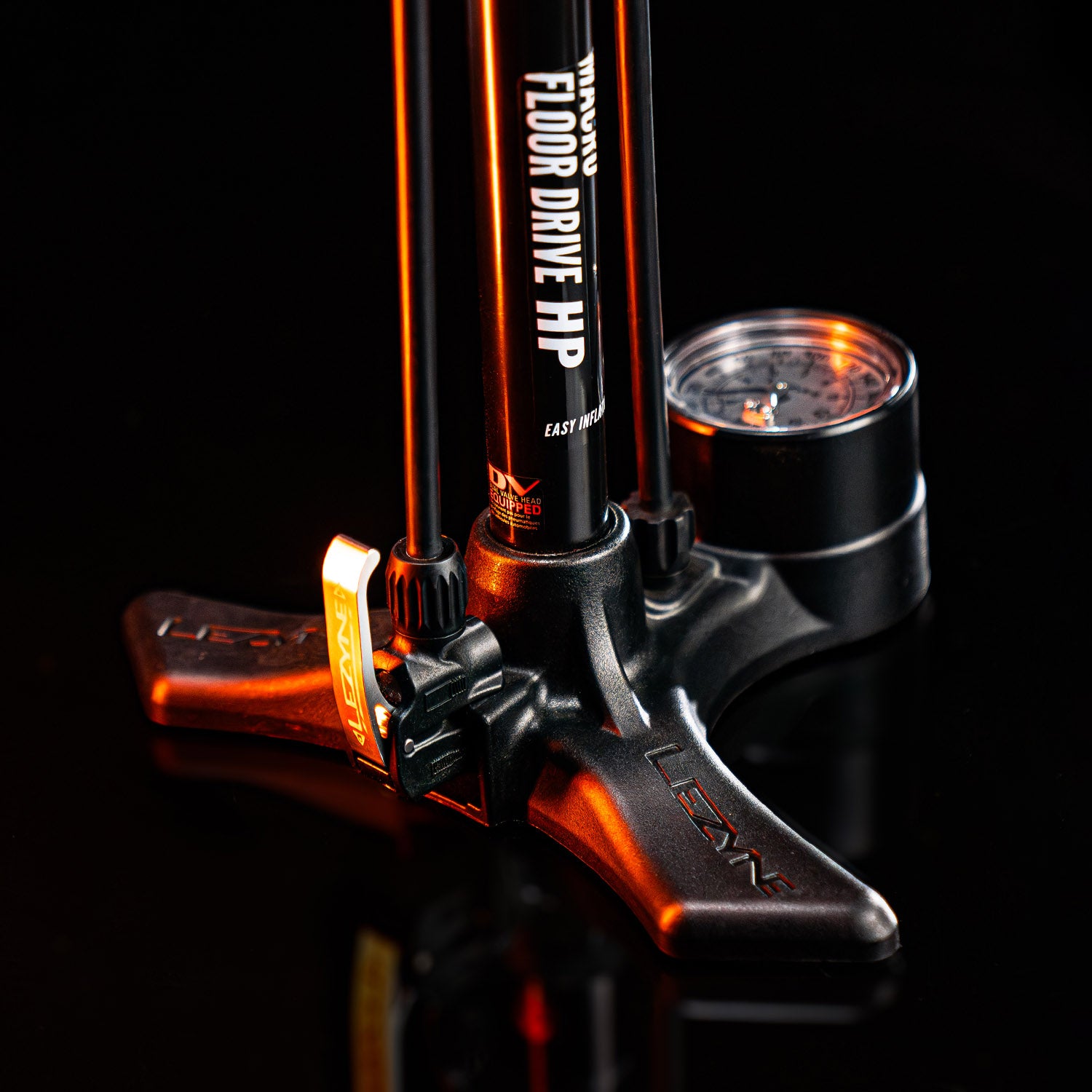 Lezyne Macro Floor Drive DV floor pump is presta, shrader and dunlop compatible.