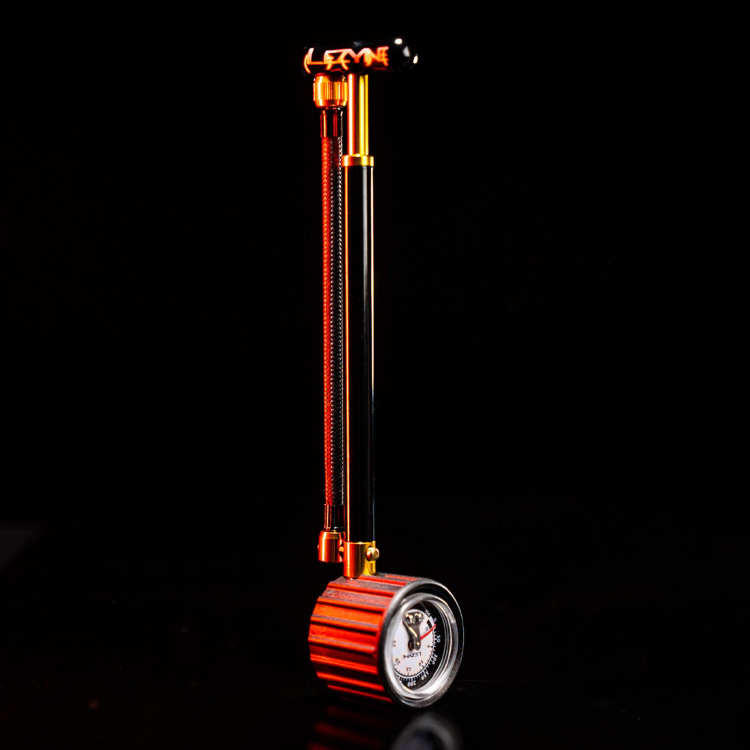 Durable Shock Drive mountain bike pump with Composite Matrix case, offering maximum grip and accurate pressure control.