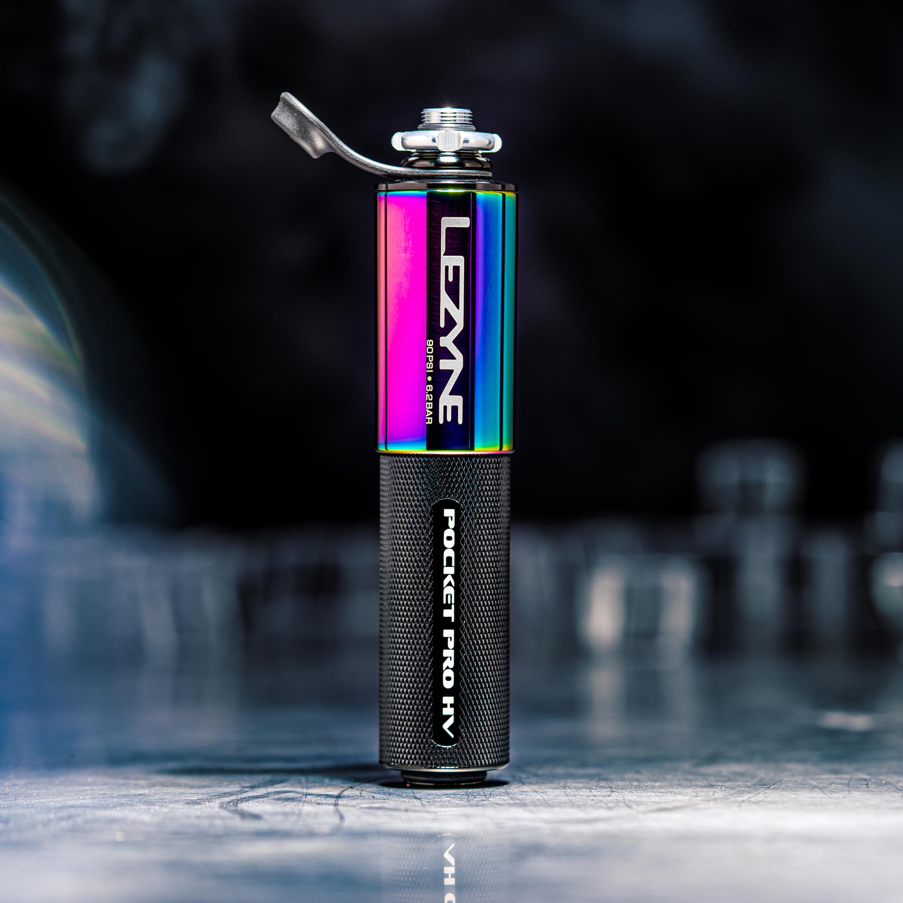 Detail shot of Neo Metallic Pocket Drive Pro HV hand pump and valve-compatible ABS Flex Hose.